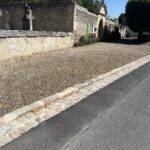rue Nicolas de Lancy, entre l'église et la mairie